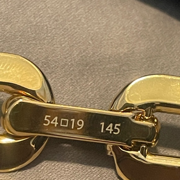 Golden Sunglasses with LV logo engraving and chain shaped arms - Picture 5 of 7